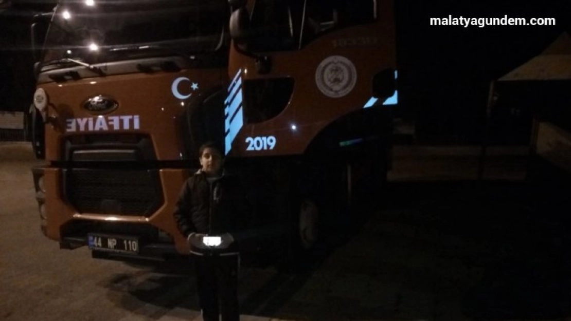 Havalandırma boşluğuna düşen kedi kurtarıldı