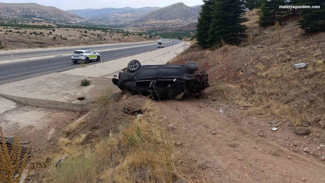 Hekimhan'da otomobil drenaj kanalına düştü: 1 yaralı