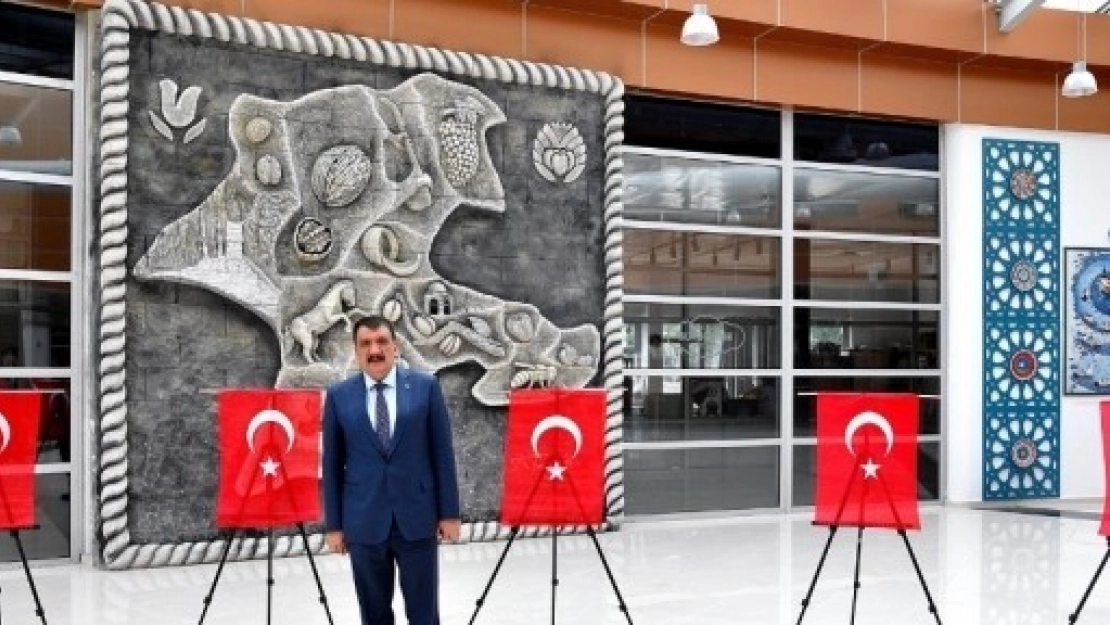 İdlib Şehitlerinin Anısına Bayrak Sergisi