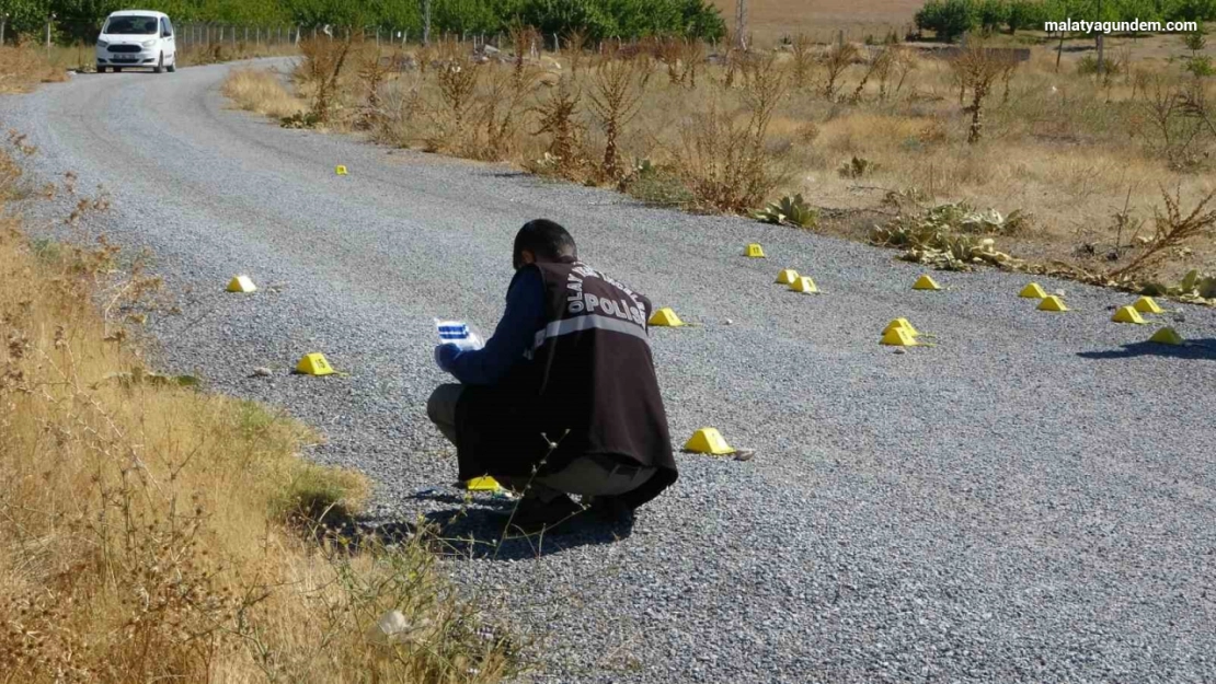 İki grubun mezarlıktaki silahlı çatışmasında kurşunlar havada uçuştu