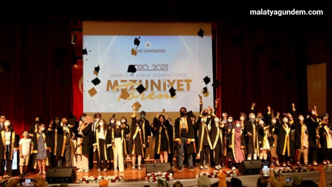 İnönü Üniversitesi'nde mezuniyet coşkusu