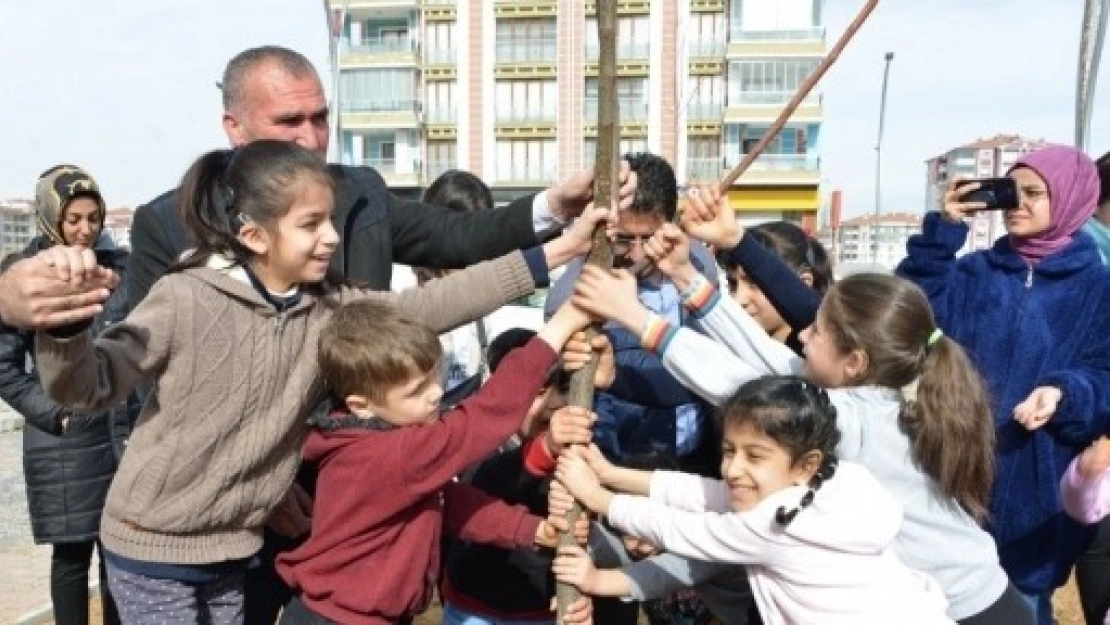 İşitme Engelli Öğrencilerden Ağaçlandırmaya Destek