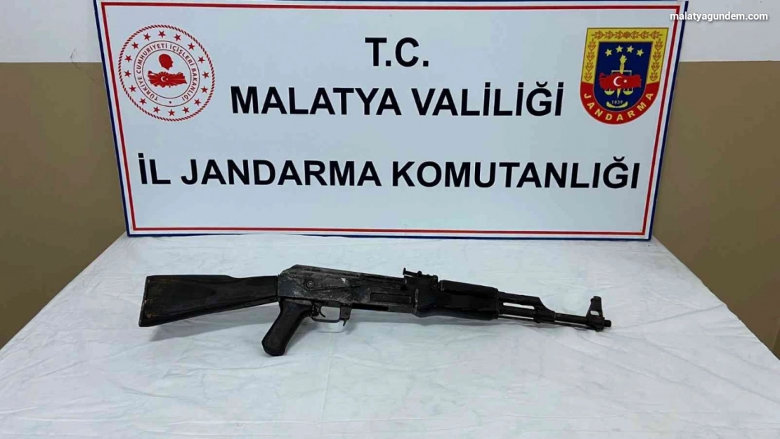 Jandarma operasyonunda kalaşnikof ele geçirdi