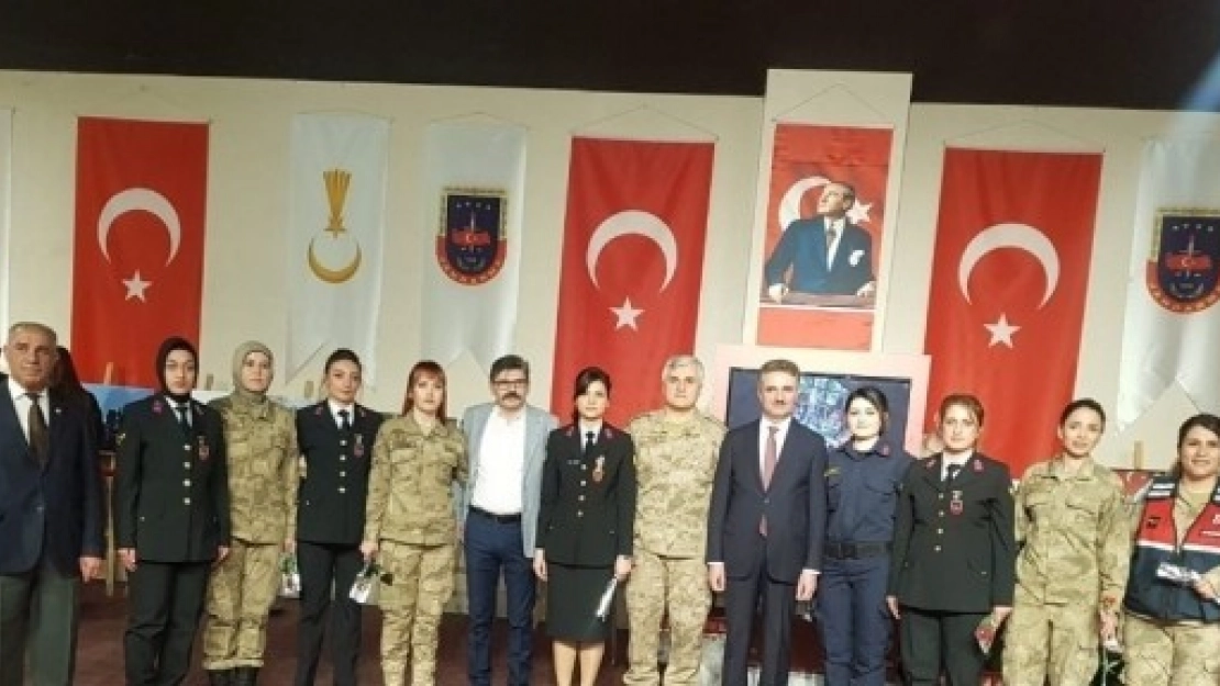  Jandarma Kadın Astsubaylar Fotoğraf Sergisi Açtı 