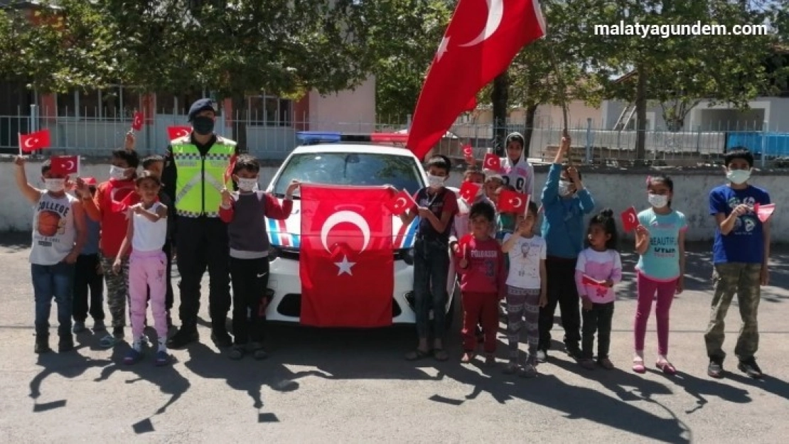 Jandarmada çocukları unutmadı