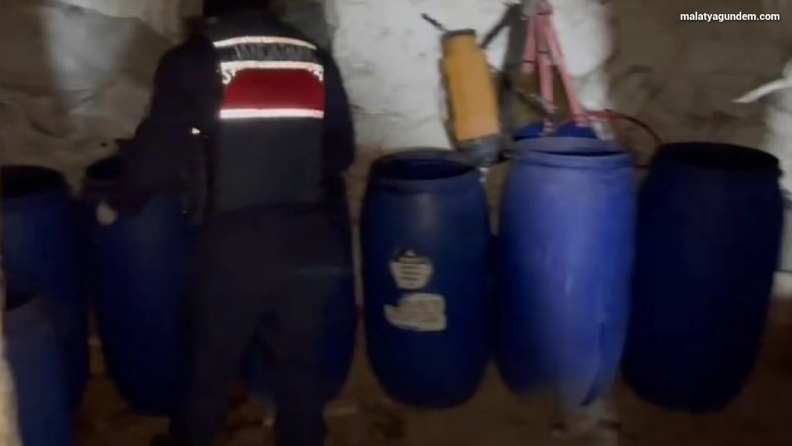Jandarmadan sahte içki imalathanesine şafak baskını