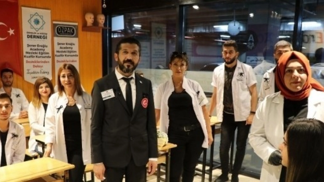 Kadına Şiddet Siyah Kurdele İle Protesto Edildi