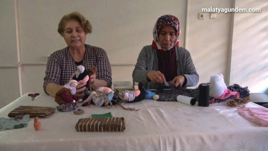 Kadınlar hem para kazanıyor hem de geleneksel kültürü yaşatıyor
