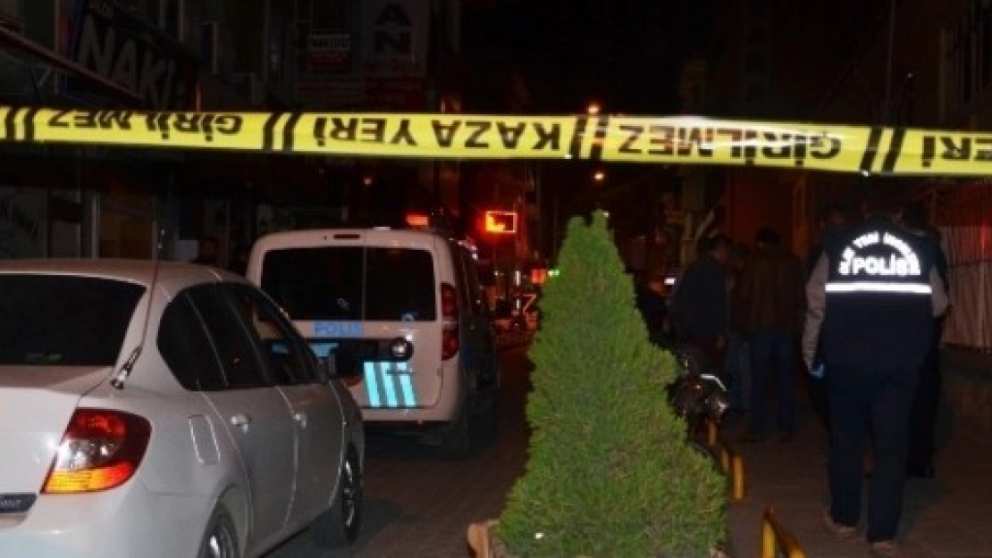 Kafeterya Çıkışı Silahlar Konuştu