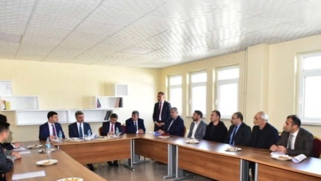 Kale'de Muhtarlarla Toplantı Düzenlendi