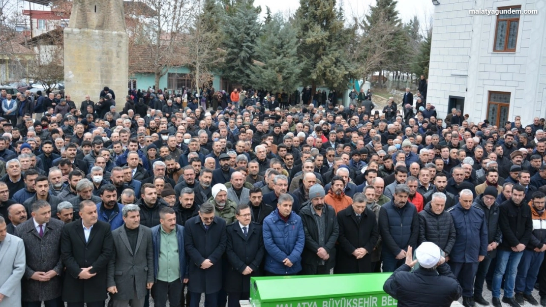 Kalp krizi geçiren Öğretmenevi Müdürü Bilim, dualarla son yolculuğuna uğurlandı