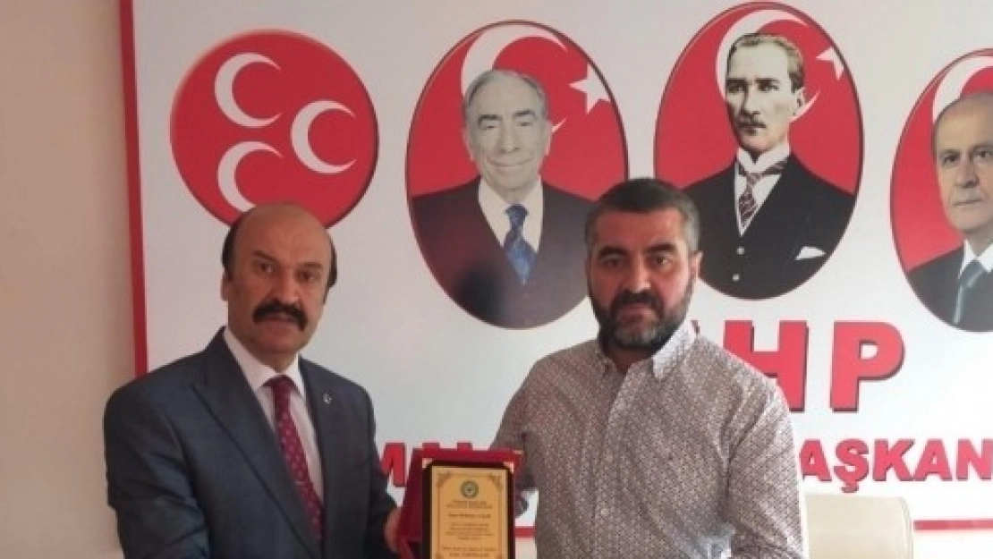 Kamu-Sen'den MHP'ye Teşekkür Plaketi
