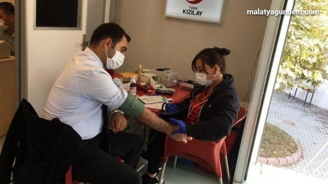 İlçe halkından kan kampanyasına destek