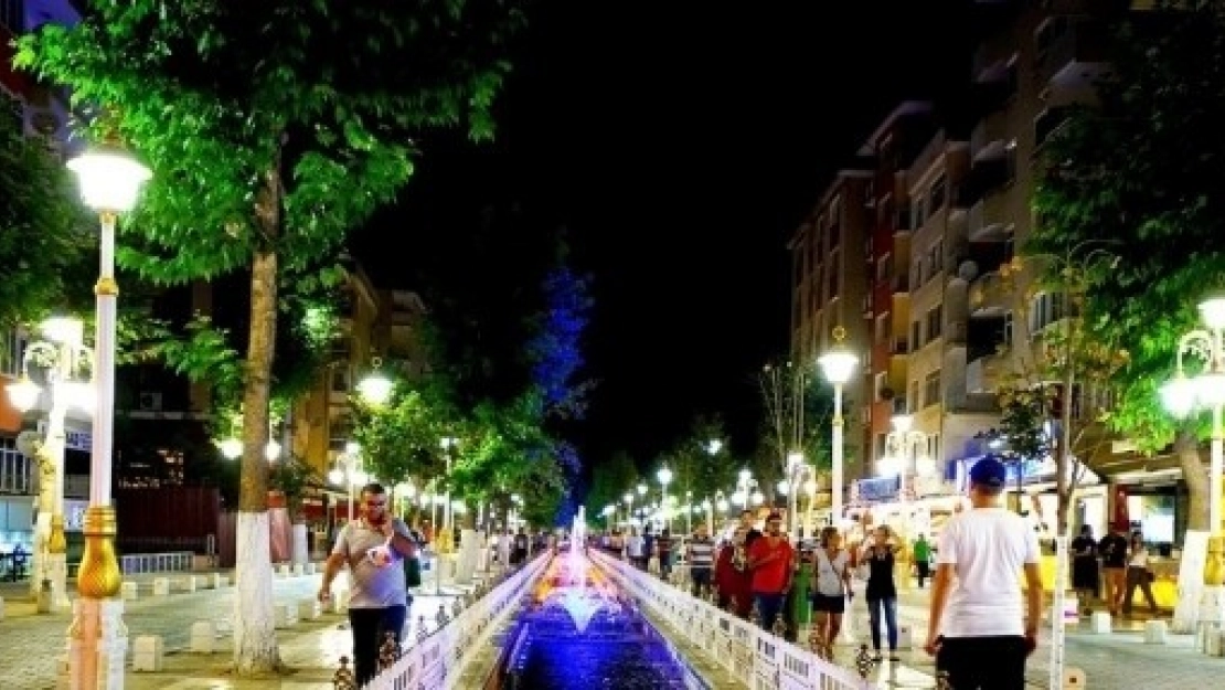 Kanalboyunun Tek Yönü Araç Trafiğine Kapatılıyor