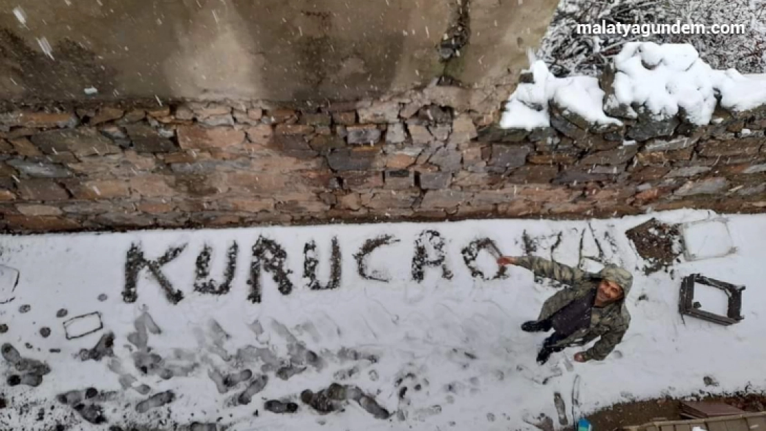 Kar, çiftçi ve çocukları sevindirdi