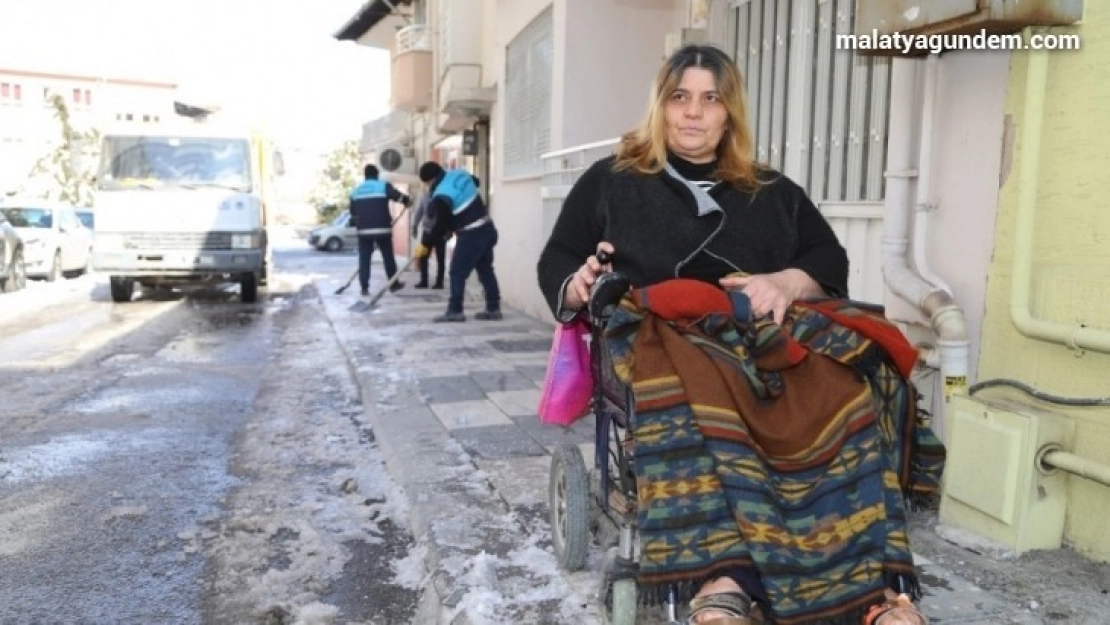 Kar mağduru engellinin yardımına belediye ekipleri yetişti