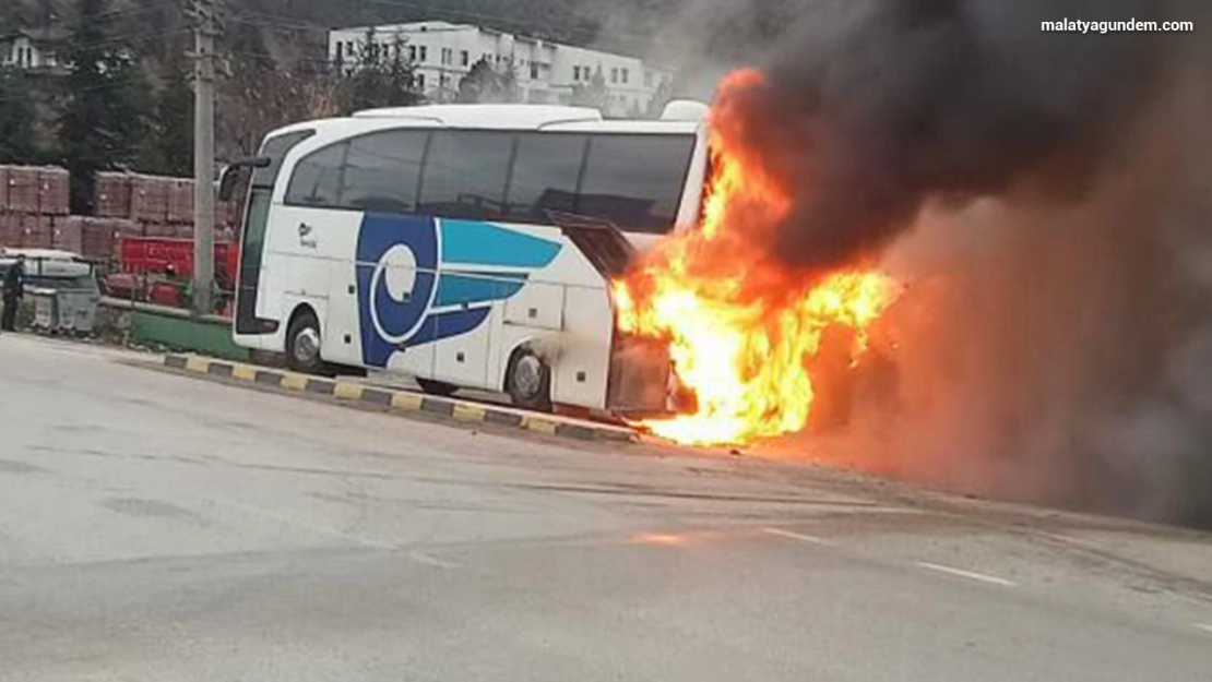 Karabük'te yolcu otobüsü alev aldı