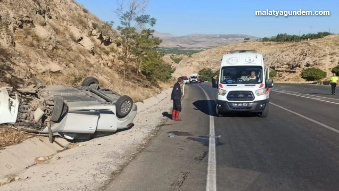 Karşı şeride geçen araç otomobille çarpıştı: 3 yaralı