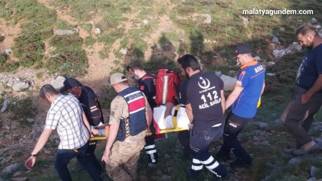 Kayalıklardan düşen vatandaş için ekipler seferber oldu