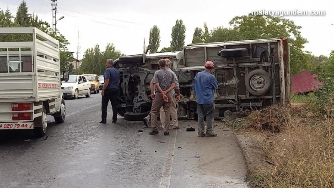 Kayganlaşan yol kaza getirdi