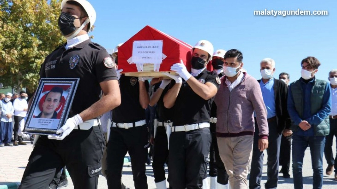 Kazada ölen polis memuru ve babası son yolculuğuna uğurlandı