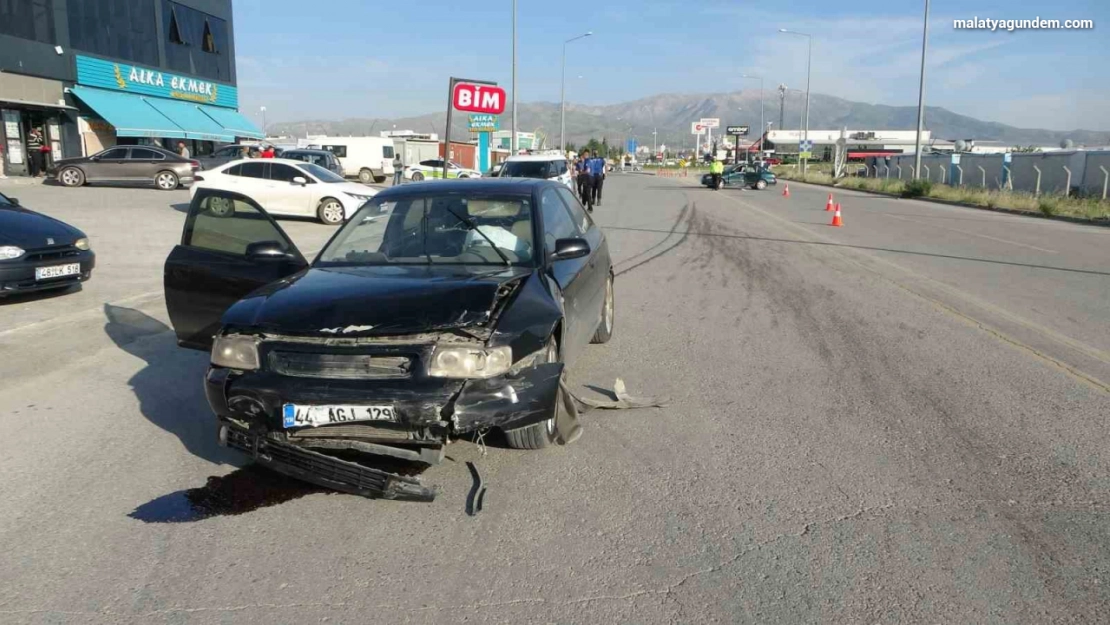 Kazaya karıştı, aracını bırakıp kaçtı