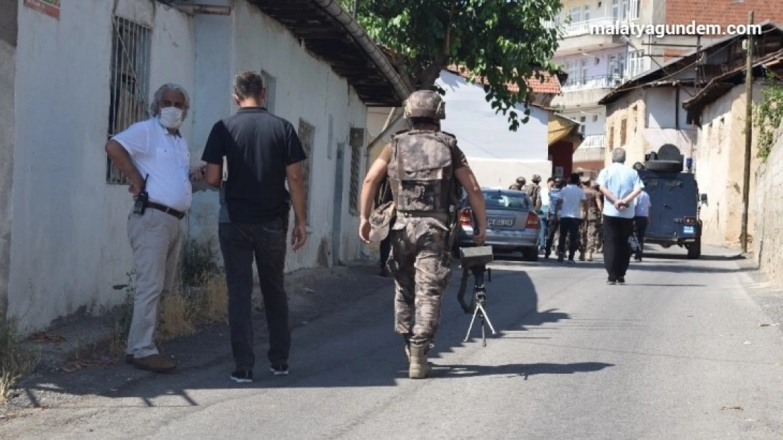 Kendini eve kilitleyen silahlı şahsa droneli operasyon