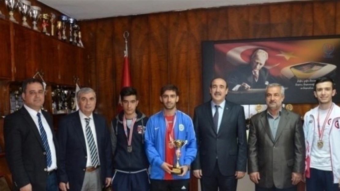 Kick-Boks Türkiye Şampiyonasında 3.ncü Oldular