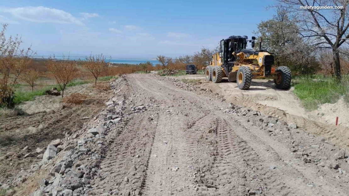 Kırsal mahallelerde ulaşım altyapısı güçlendiriliyor