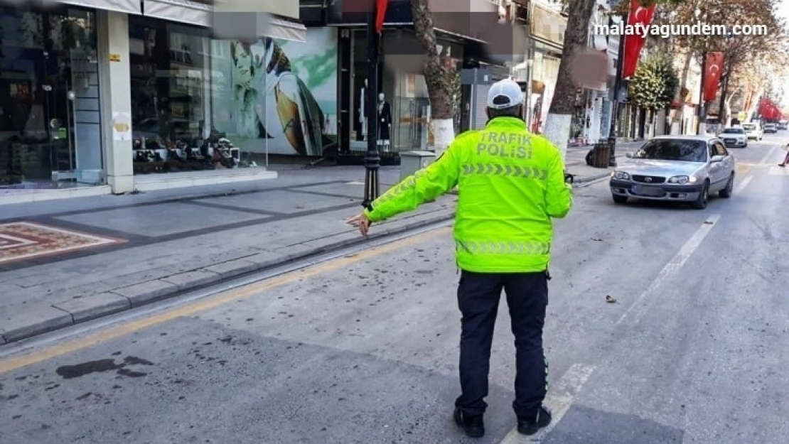 Kısıtlamada dışarı çıkanlar polisten kaçamadı