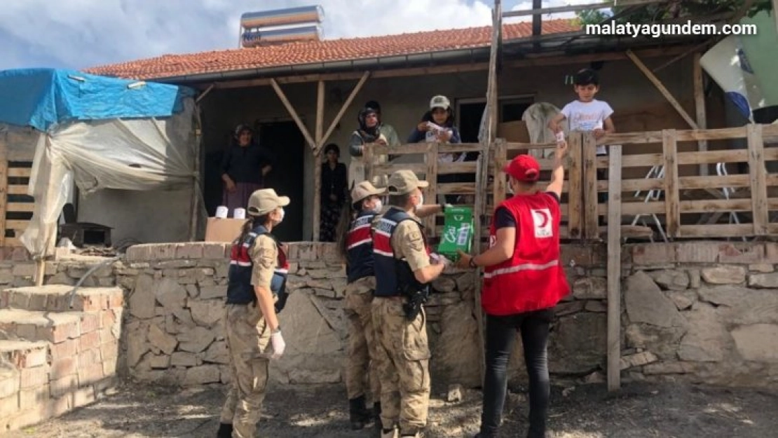 Kızılay Jandarma işbirliği ile bayramlık