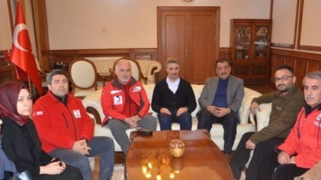 Kızılay Genel Başkanı Kınık, Vali Baruş'u Ziyaret Etti