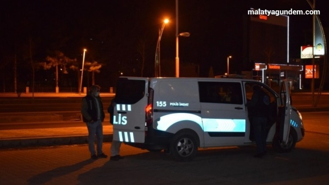 Komşular arasındaki sözlü tartışma silahlı kavgaya dönüştü: 2 yaralı
