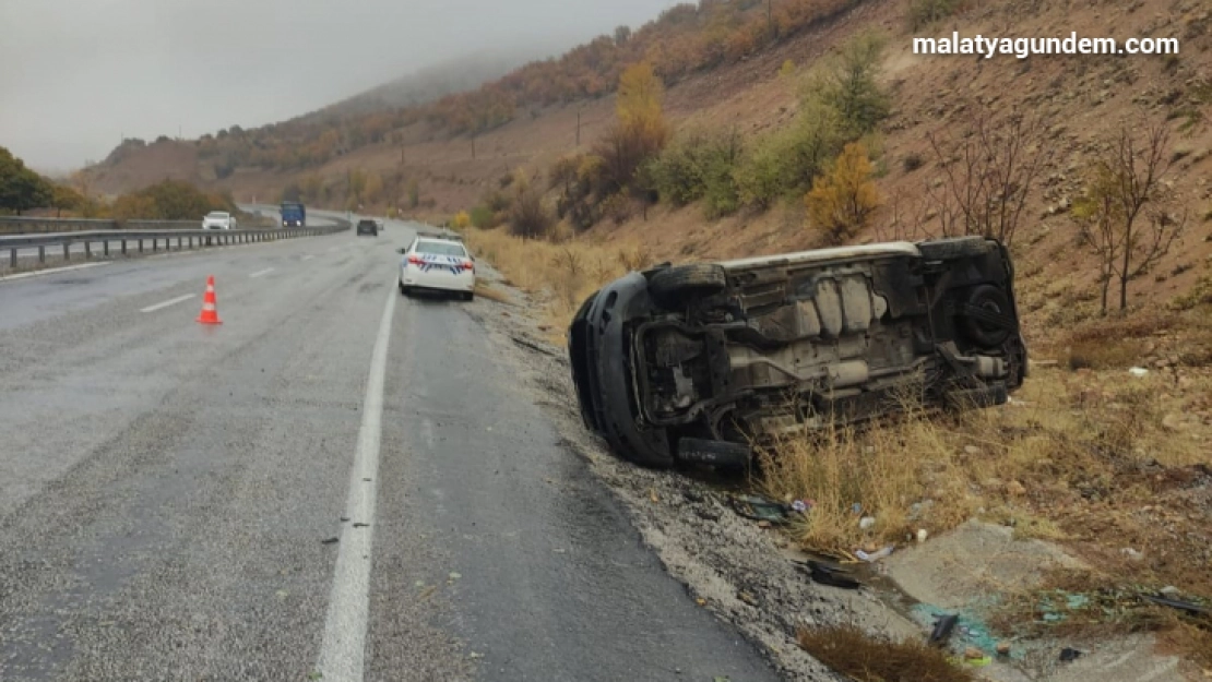 Kontrolden çıkan otomobil devrildi: 2 yaralı