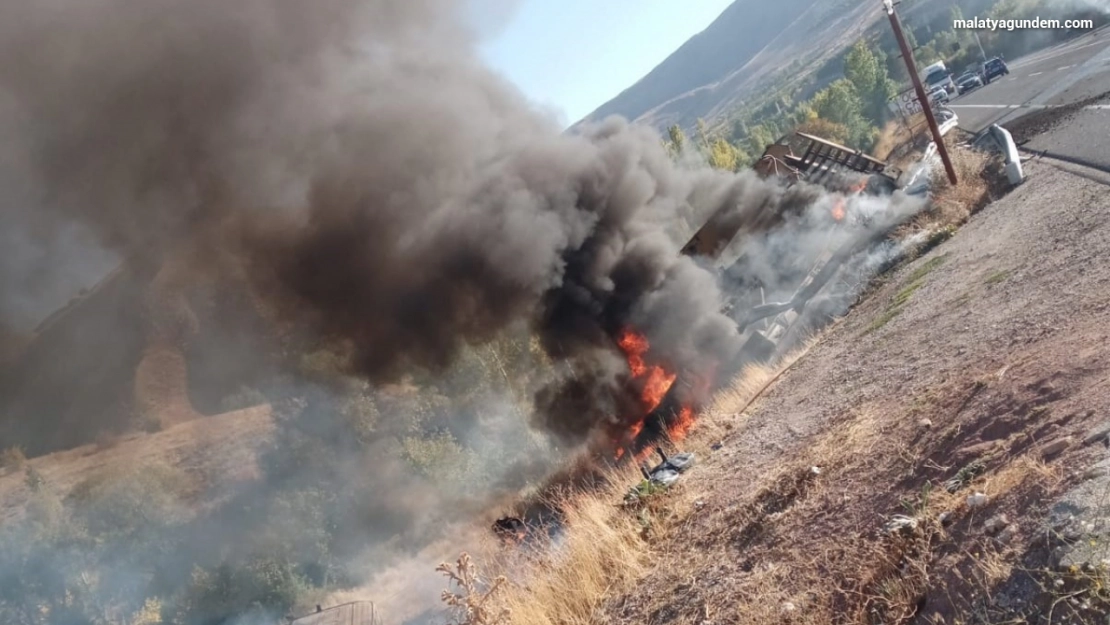 Kontrolden çıkan tır şarampole yuvarlanıp alev aldı: 1 yaralı