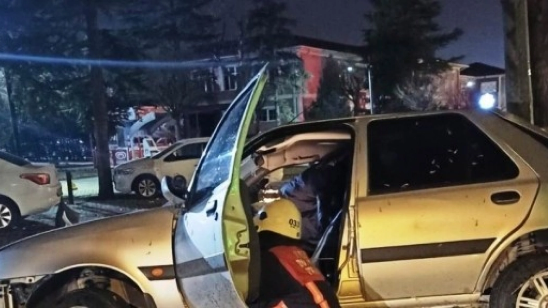 Kontrolden Çıkan Araç Ağaca Çarparak Durabildi