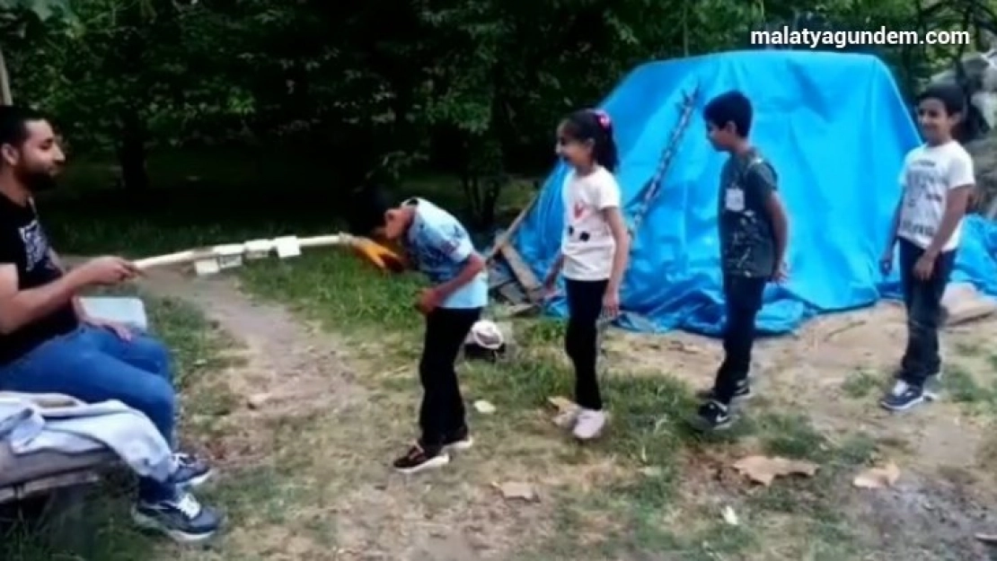 Korona bayramda el öpmeye engel olamadı