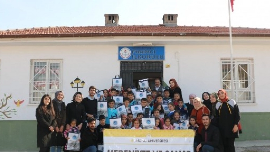 Köy Okulunda Öğretmenler Günü Kutlandı