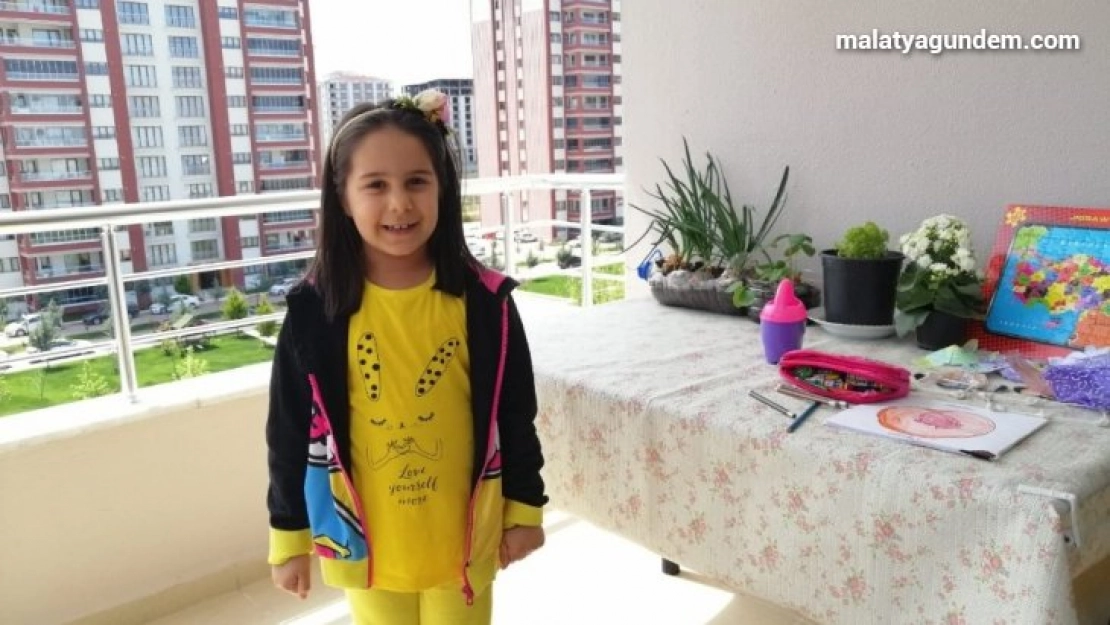 Küçük Cansu'dan videolu 'evde kal' mesajı