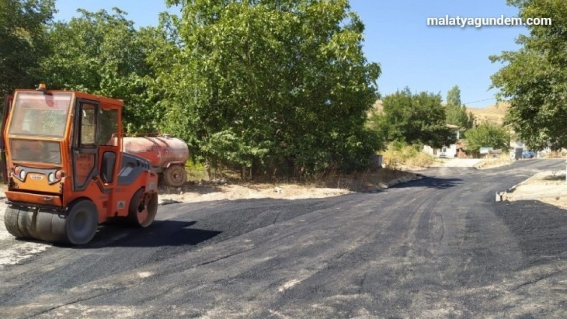 Kuluncak'ta asfalt çalışmalarına devam ediliyor