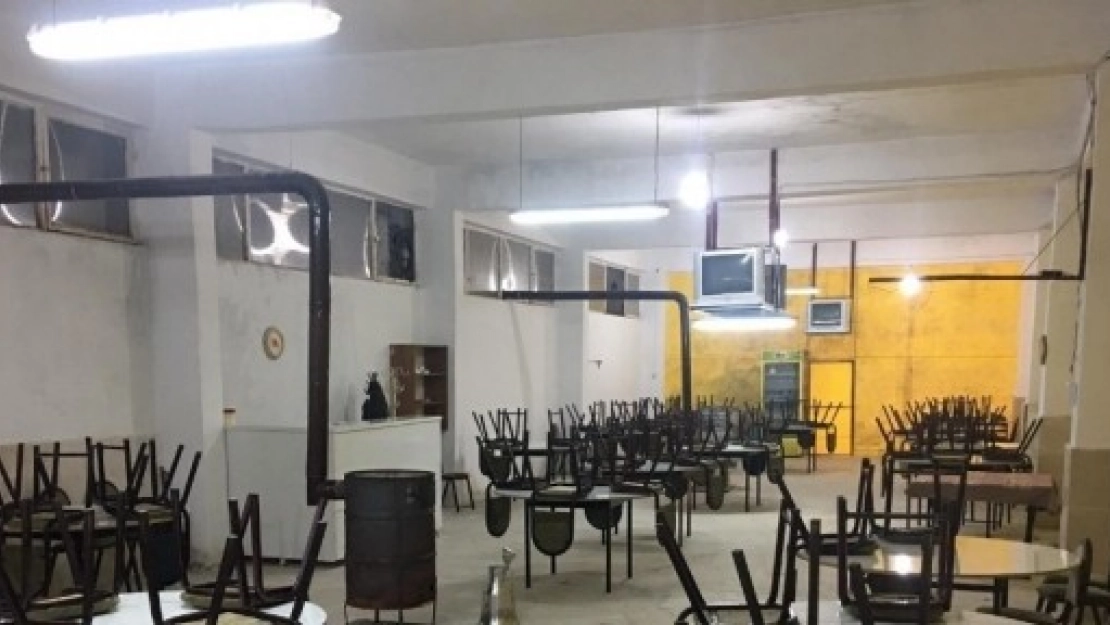 Kayısı Fabrikası Kumarhaneye Çevirdiler