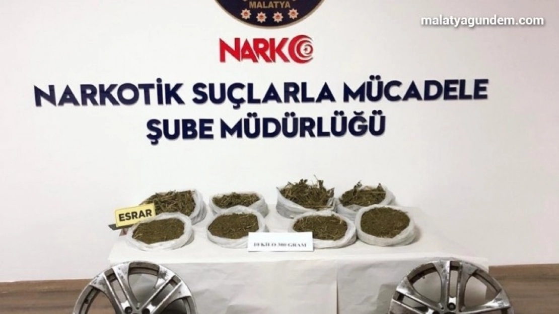 Lastik içinde esrar sevkiyatı polise takıldı