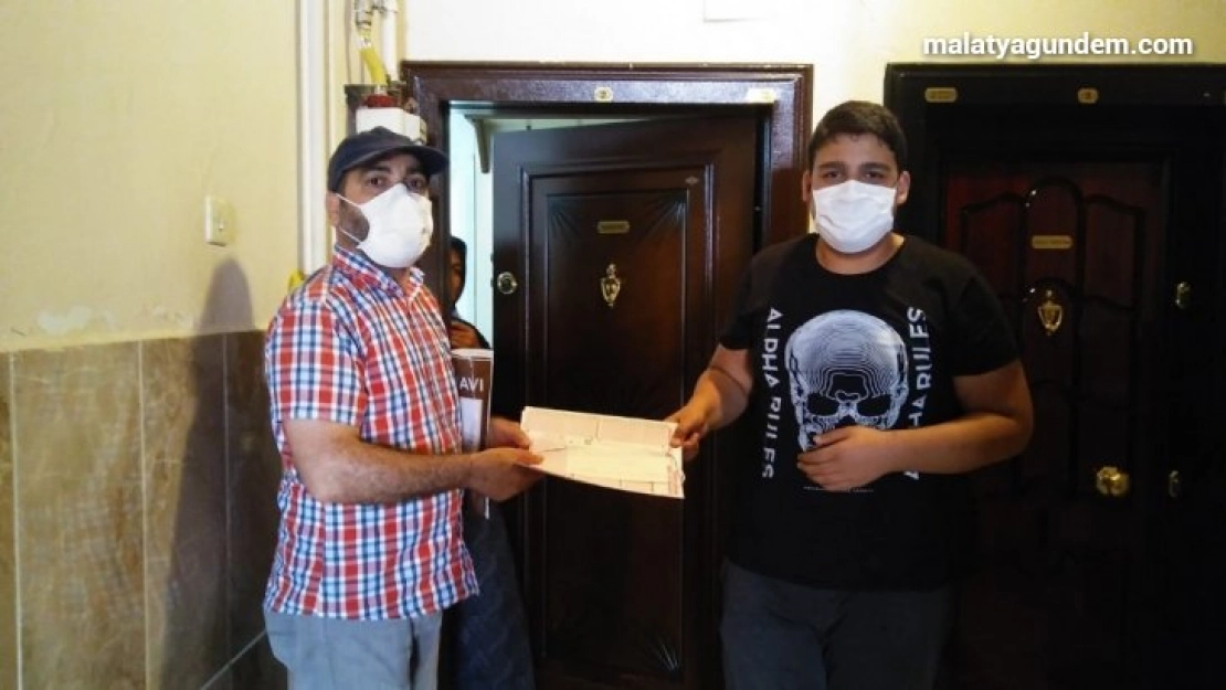 LGS'ye girecek öğrencilere maske ve deneme sınavı dağıtıldı