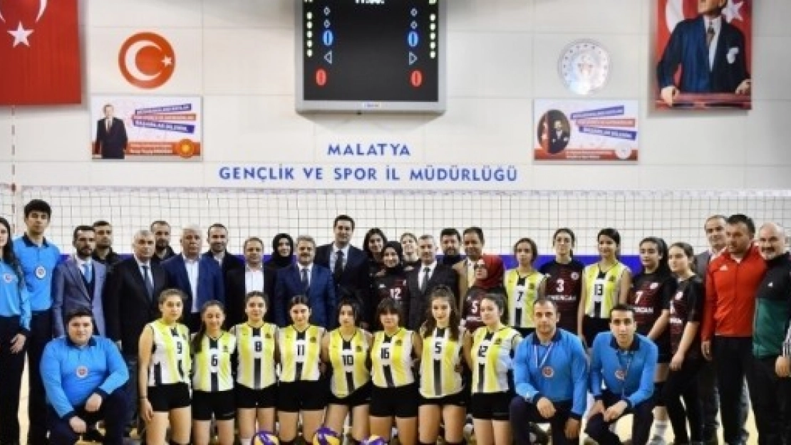 Voleybol Turnuvası Büyük Çekişme