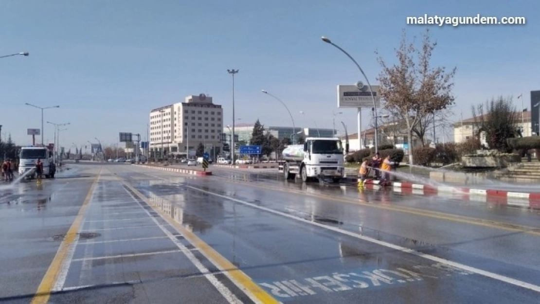 Büyükşehir'den kısıtlamada  hijyen çalışması
