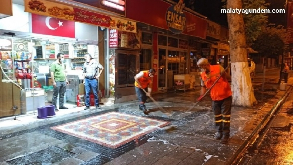 Malatya caddelerinde Covid-19 temizliği