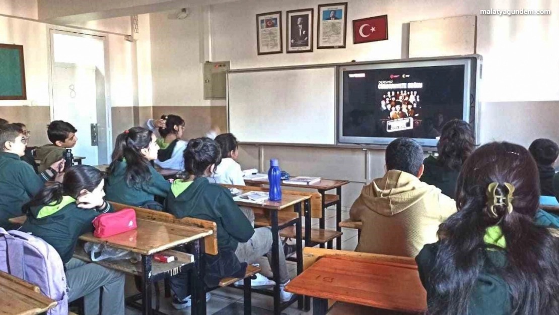 Malatya'da 'Dersimiz Cumhuriyete Doğru' filmi öğrencilere gösterildi