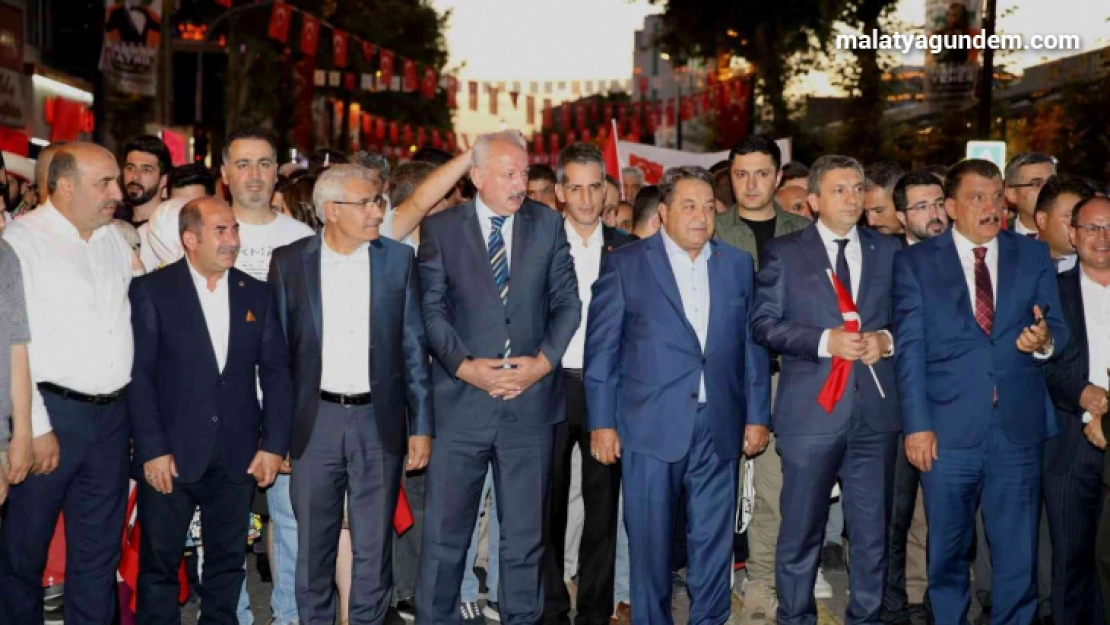 15 Temmuz kortej yürüyüşü