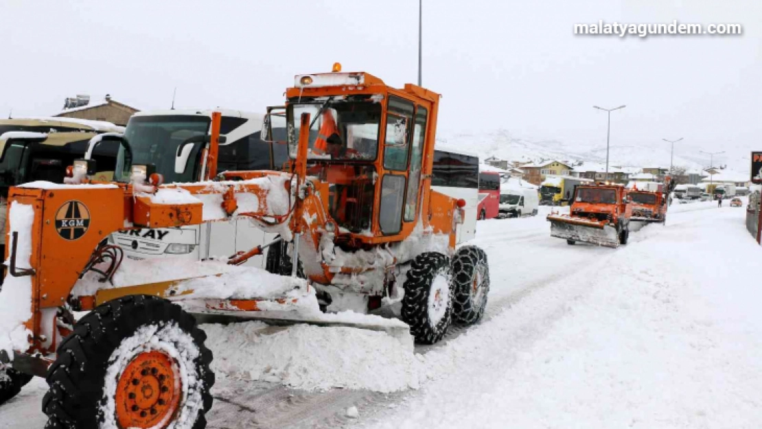 Malatya'da 2 ilçe karayolu ile 219 kırsal mahalle yolu trafiğe kapalı