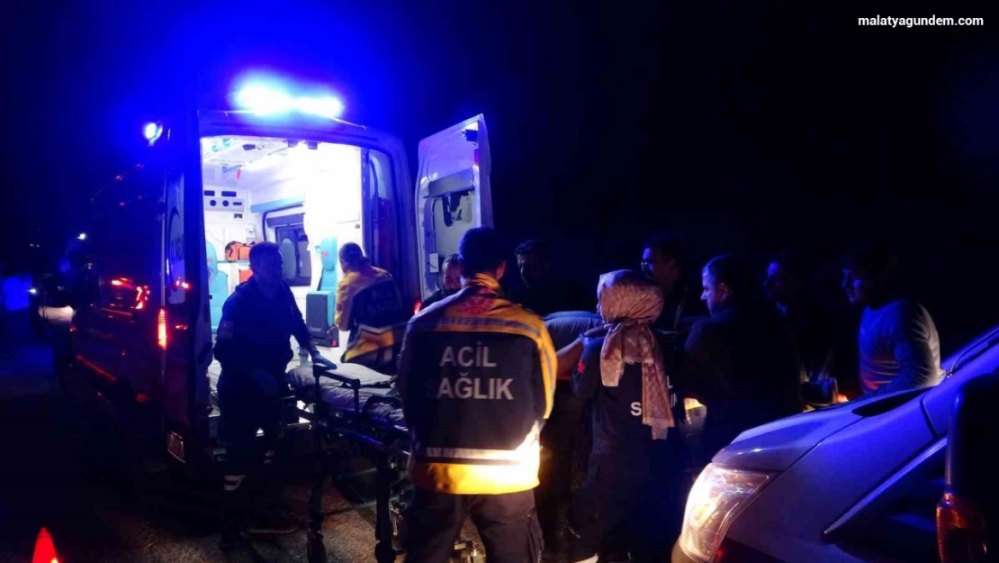 Malatya'da 2 otomobil çarpıştı: 4 yaralı